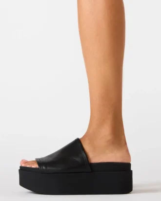 arwen hvit skinn 6 330x413 - Arwen svart skinn