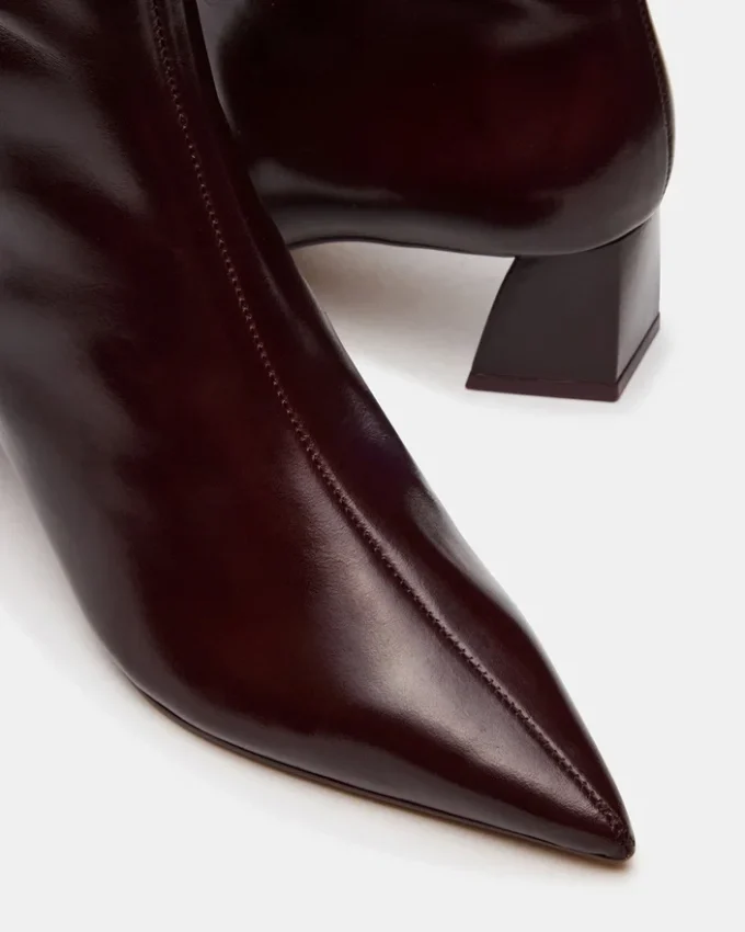 Ashli vinrødt skinn