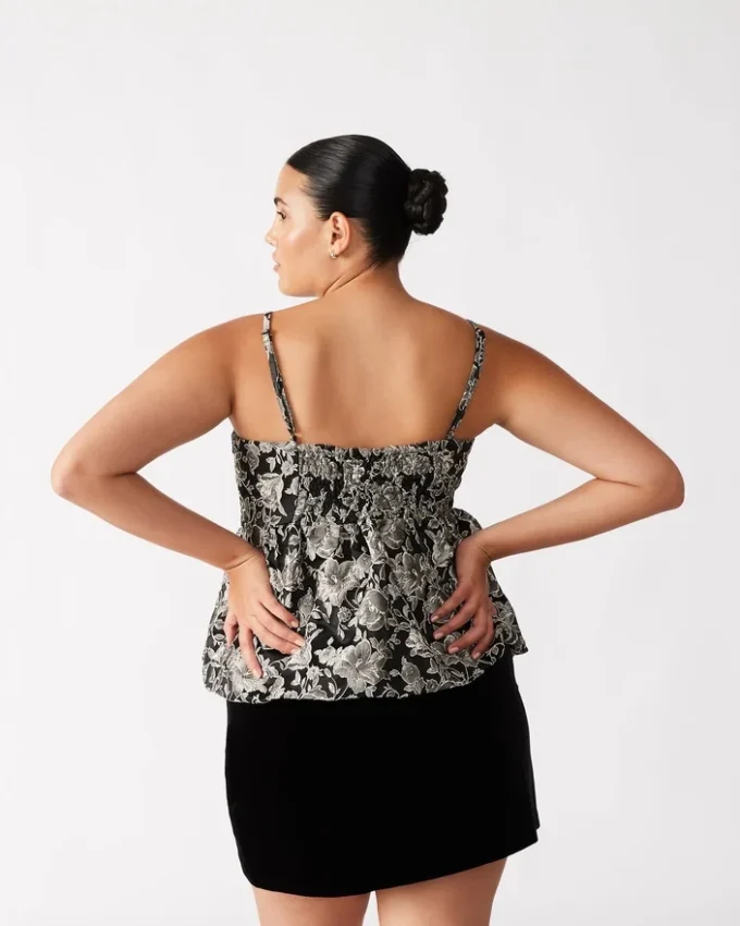 Bodi-top i svart med mønster