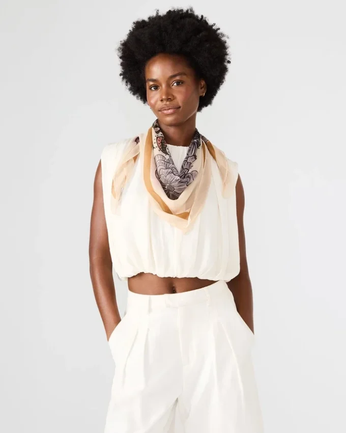 Boho blomstret firkantet skjerf i elfenben