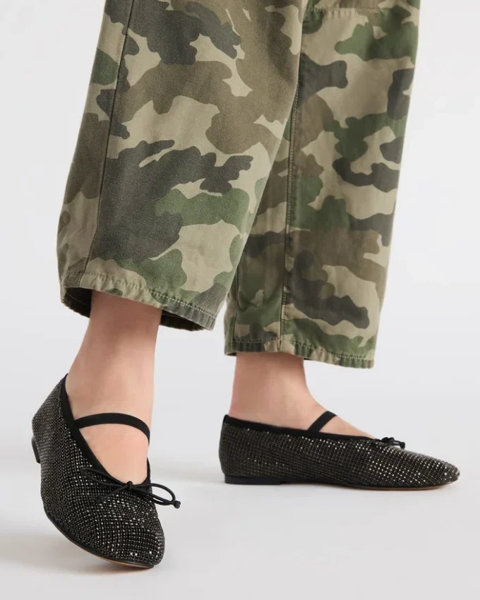 Delara svart med flere rhinestones