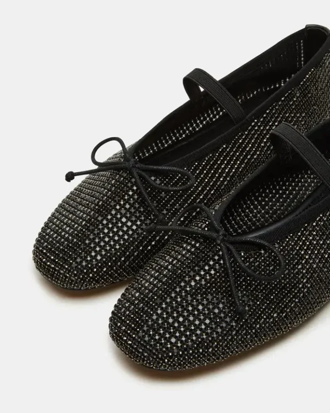 Delara svart med flere rhinestones