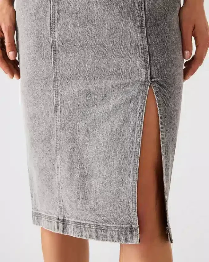 Giselle-denimkjole med pynt i fargen Fog