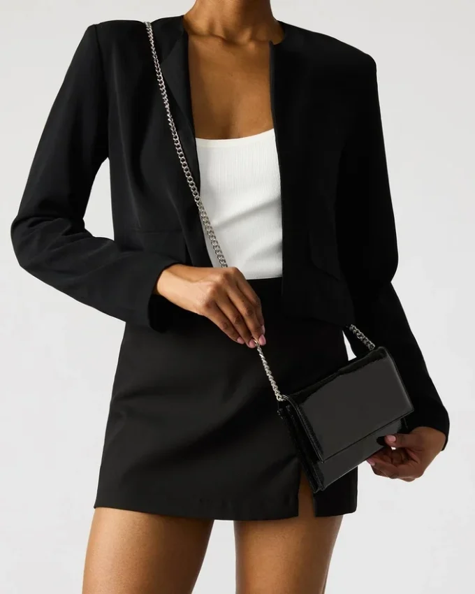 Juliana-veske i svart lakkskinn