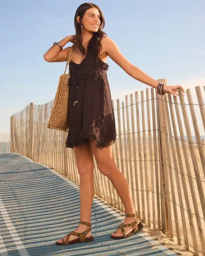 Lineær taupe-farget semsket skinn