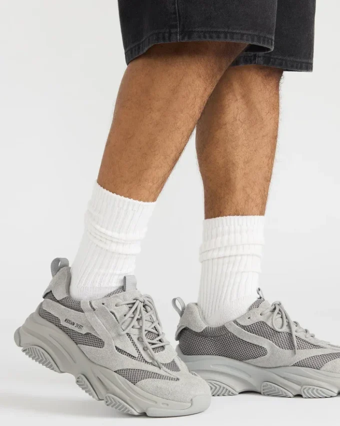 Possess grå semsket skinn