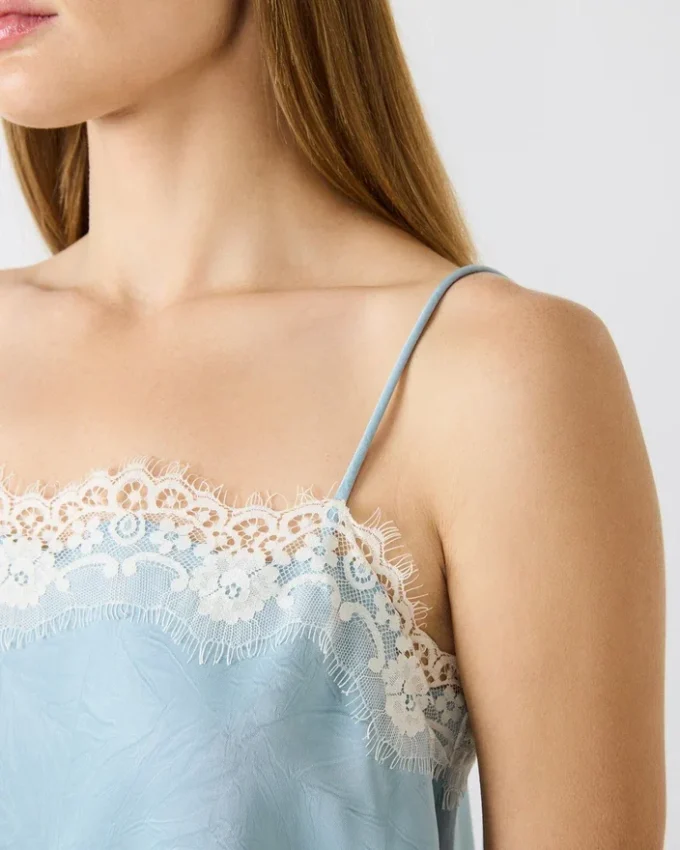 Roan-top i støvblått