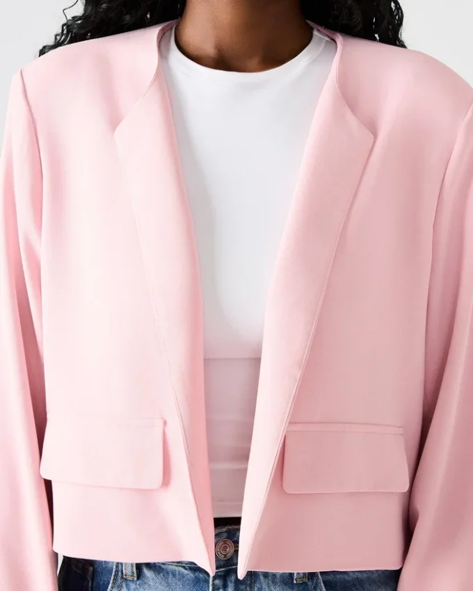 Serenea-blazer i fargen Powder Puff