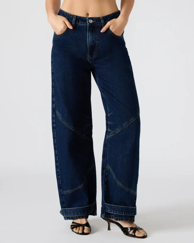 Tre mørkvaskede jeans